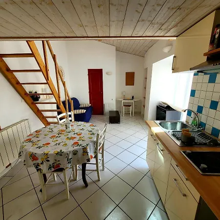 Studio Pratique, Proche De Сasa de vacaciones
